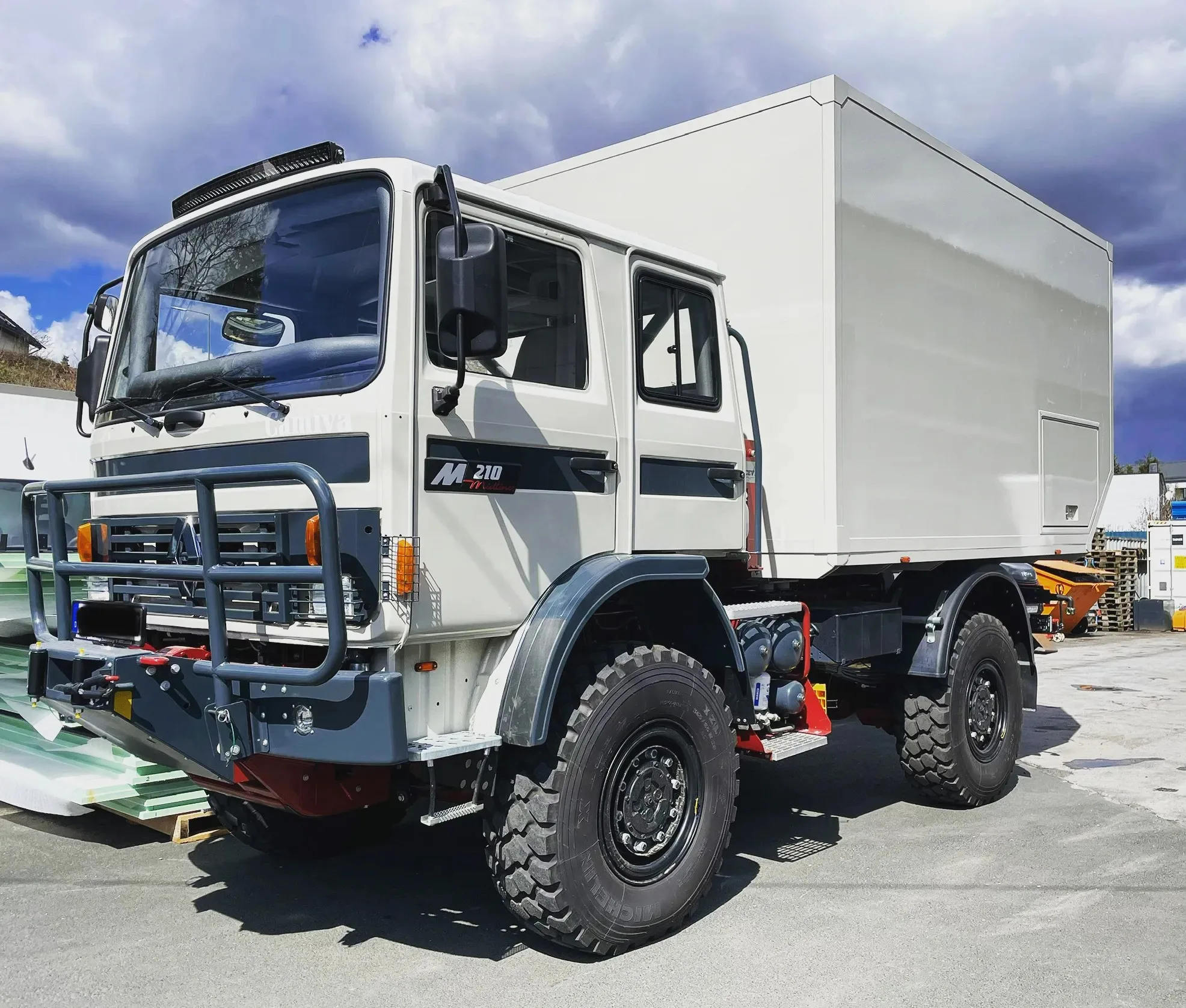 Renault Midliner 4x4